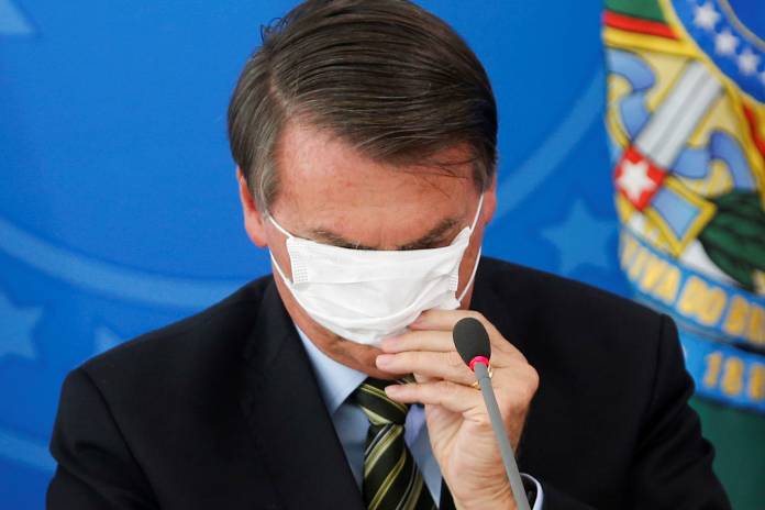 bolsonaro mascara nos olhos critica