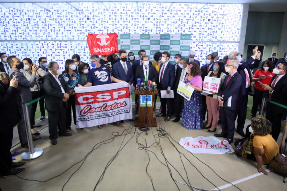 coletiva contra pec 32 dentro