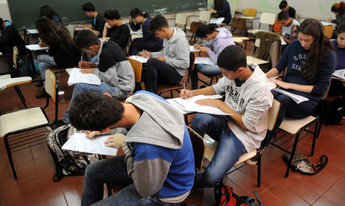 estudantes novo ensino medio